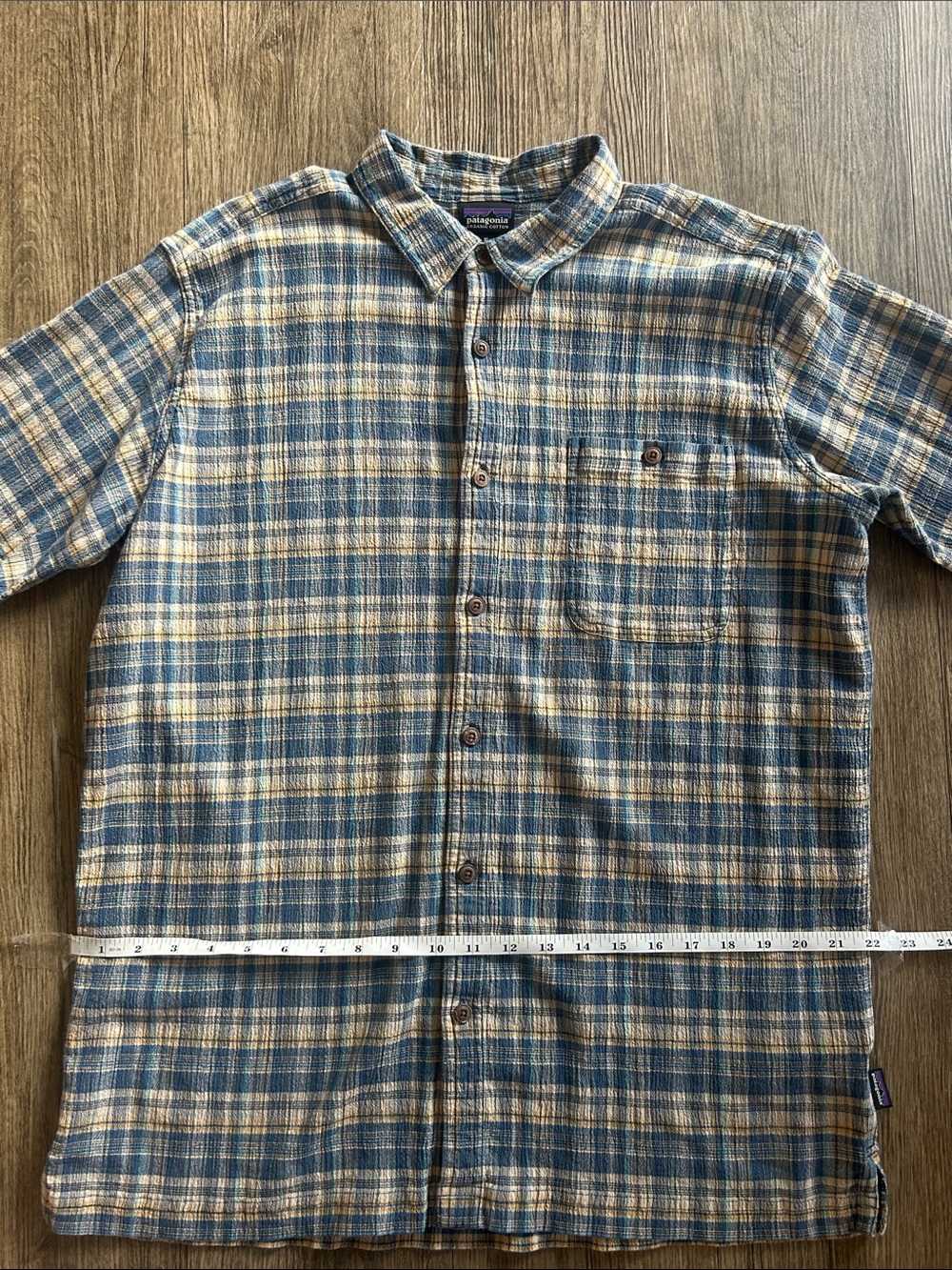 Patagonia Men’s XL Blue and Tan Plaid Short-Sleeve Button-Down AC Shirt